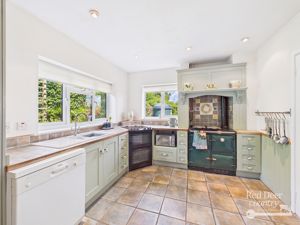 Kitchen/Breakfast Room- click for photo gallery